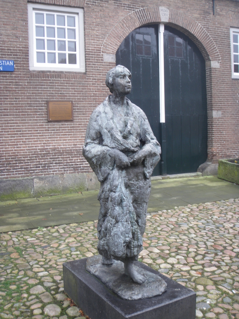 Oldenzaal, Lopende vrouw, 1985